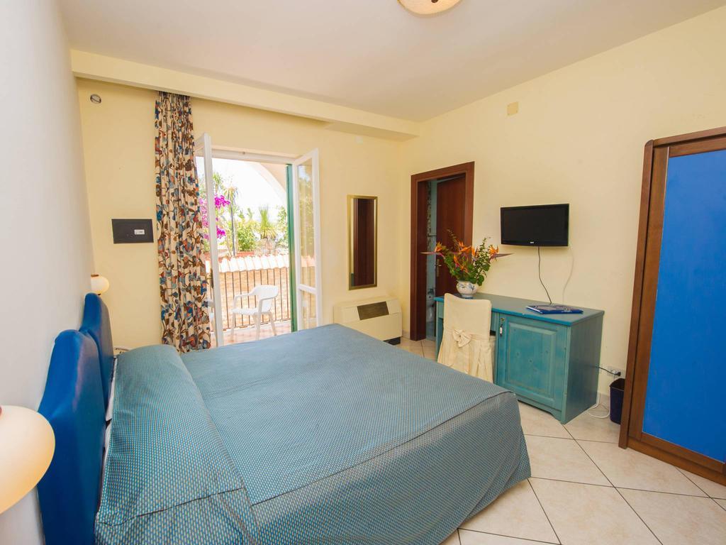Hotel L'Approdo كازاميتْشيولا تيرمي المظهر الخارجي الصورة