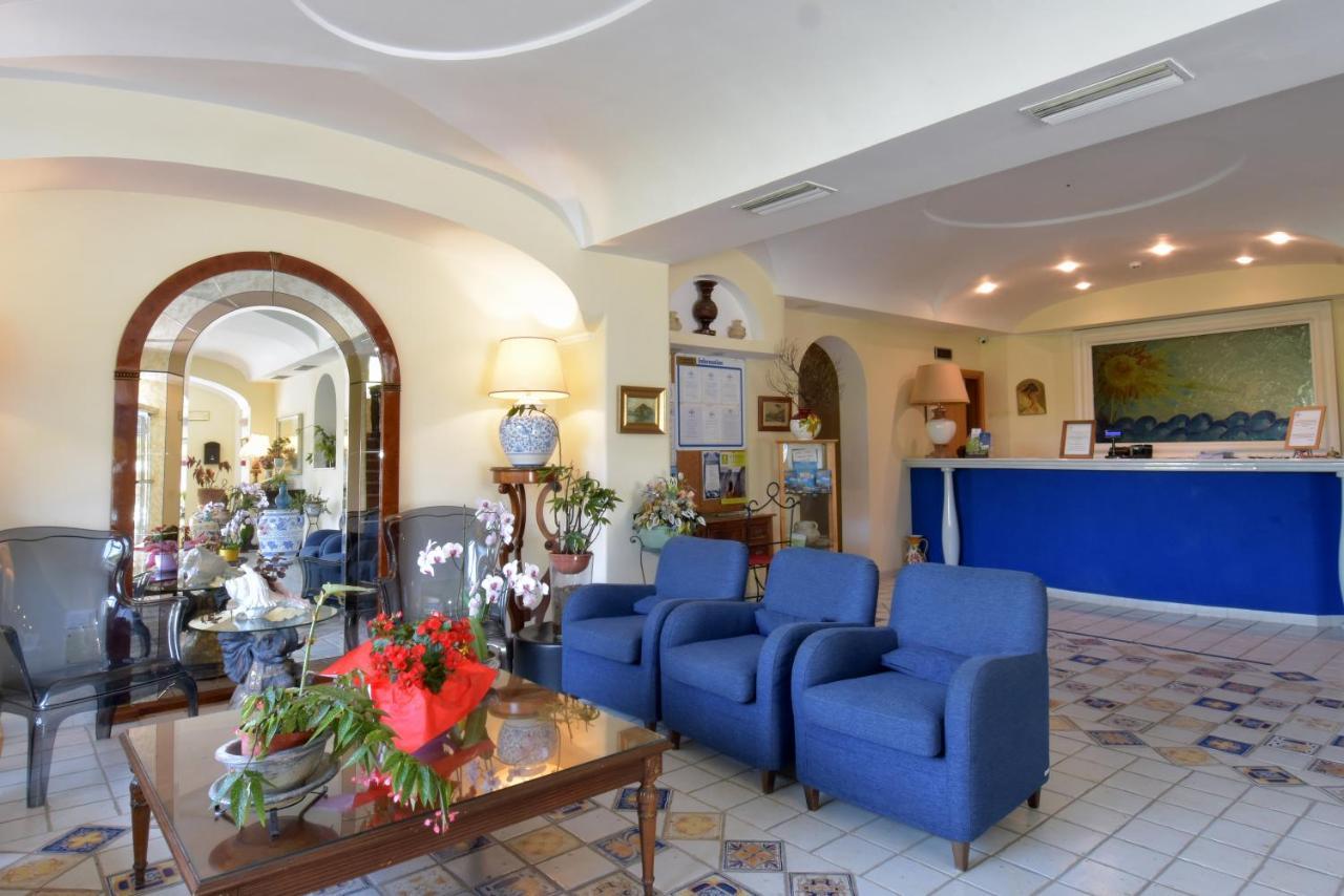 Hotel L'Approdo كازاميتْشيولا تيرمي المظهر الخارجي الصورة